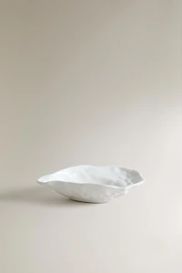 SMALL PORCELAIN SHELL SERVING DISH