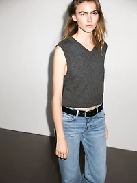 100% cashmere V-neck vest