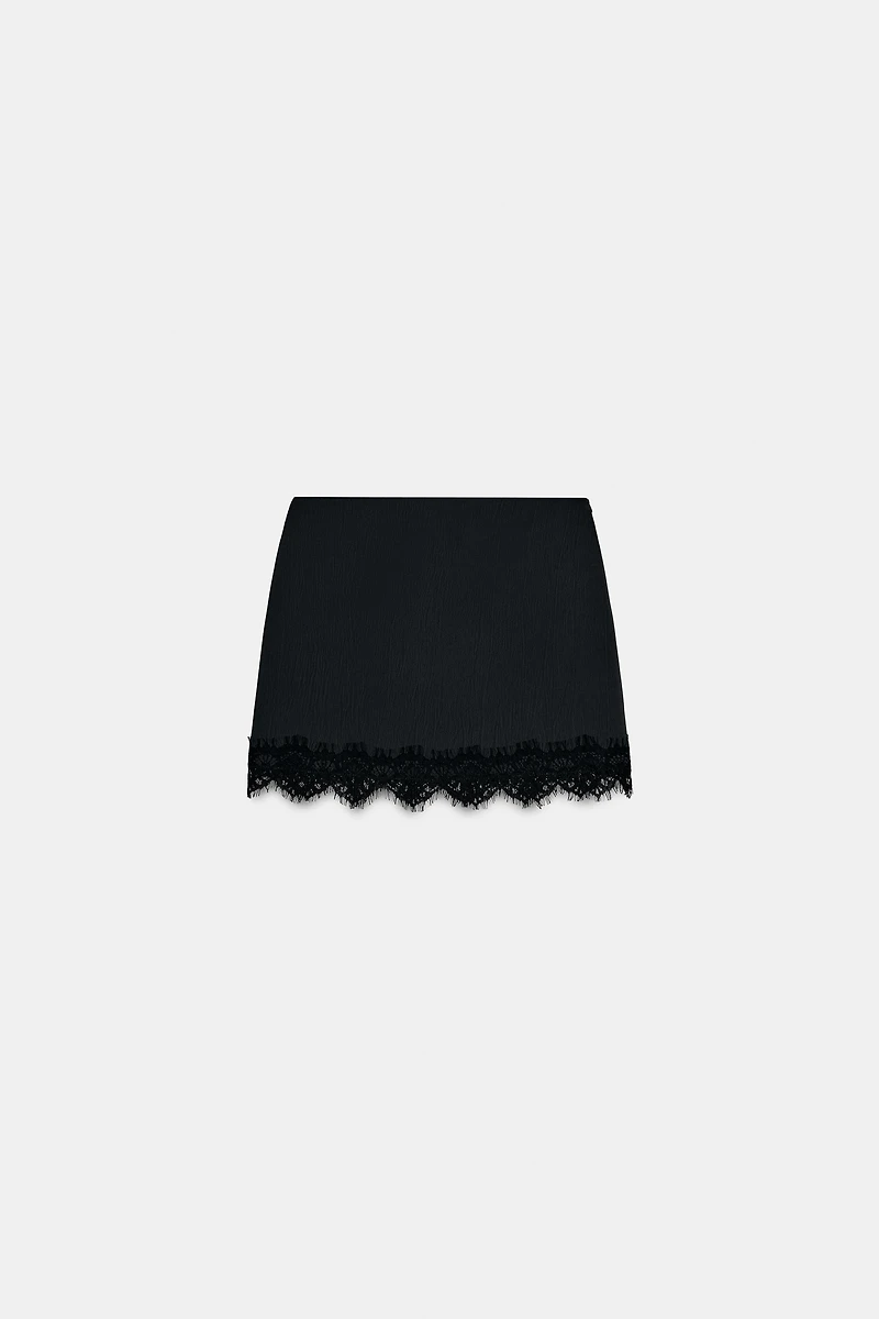 LACE HEM SKORT