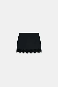 LACE HEM SKORT