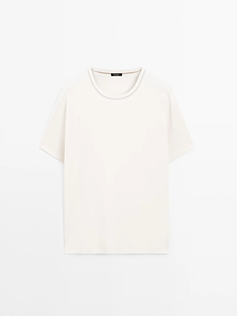 Short-sleeve T-shirt with contrast topstitching