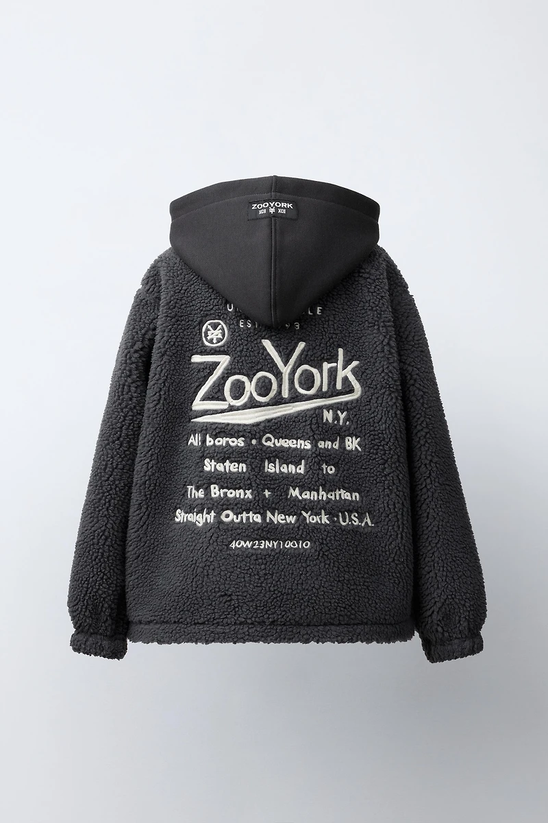 SURCHEMISE EFFET MOUTON À CAPUCHE AMOVIBLE BRODÉE ZOO YORK® X ZARA
