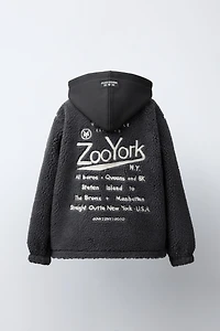SURCHEMISE EFFET MOUTON À CAPUCHE AMOVIBLE BRODÉE ZOO YORK® X ZARA