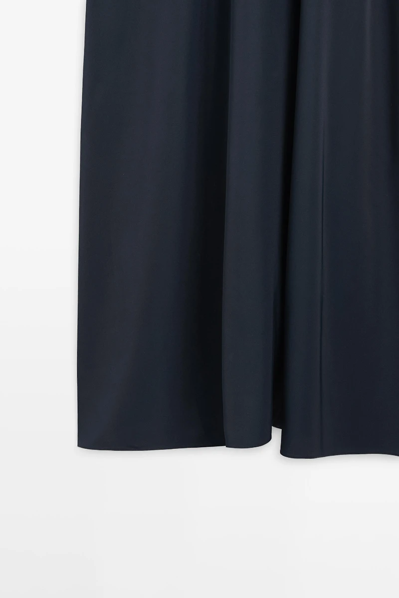 Robe fluide évasée à bretelles