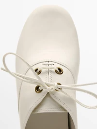 Soft leather lace-up shoes