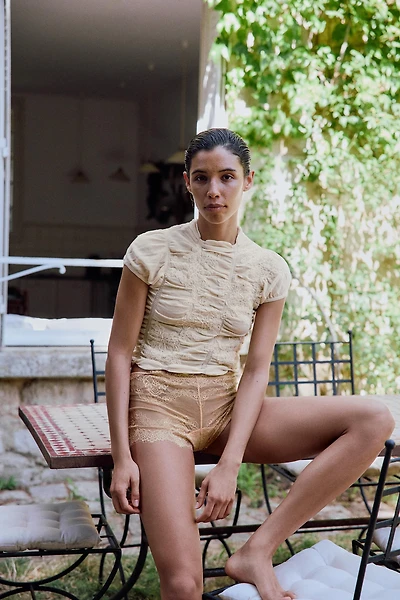 TOP EN MAILLE À PLIS ET BRODERIES