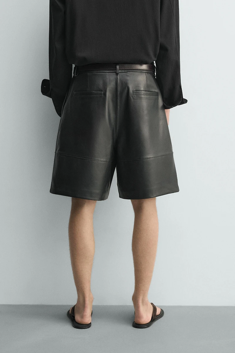 RELAXED FIT LEATHER PLEATED SHORTS
