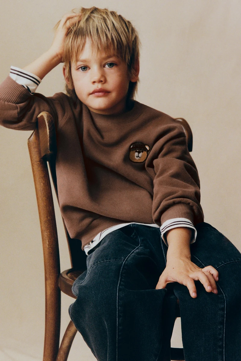 EMBROIDERED BEAR SWEATSHIRT