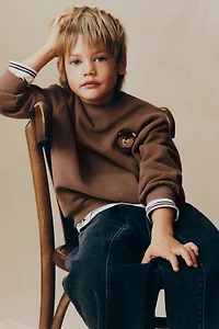 EMBROIDERED BEAR SWEATSHIRT