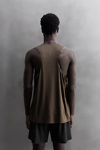 LIGHTWEIGHT RUNNING TANK TOP
