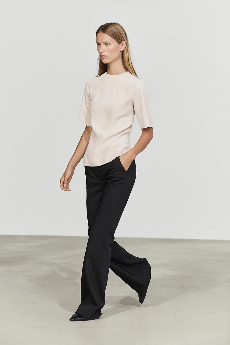 Flowing elbow-length sleeve top