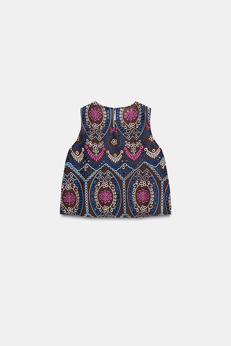 TOP À BRODERIES PERFORÉES
