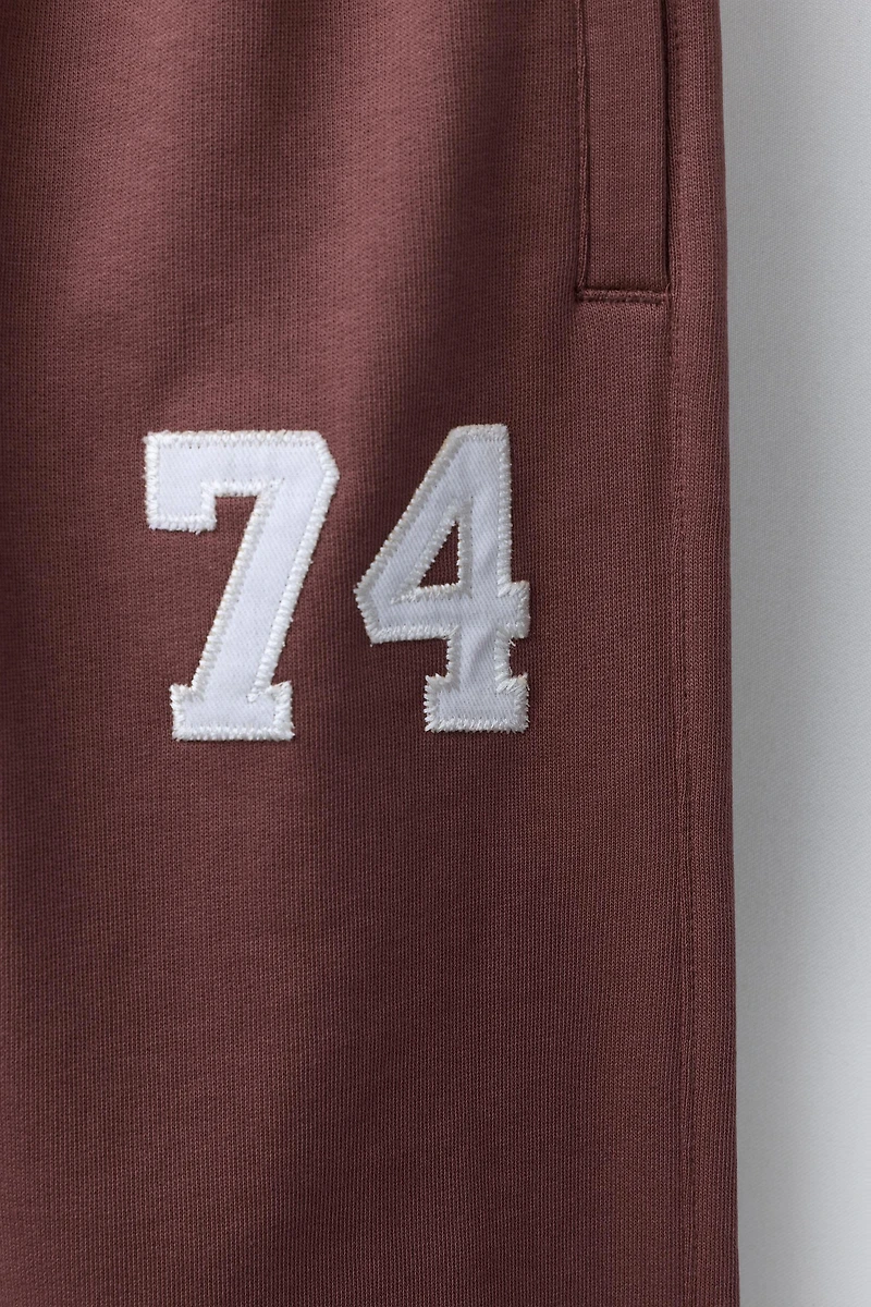 EMBROIDERED NUMBER JOGGING PANTS