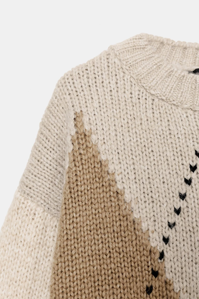 PULL EN MAILLE À LOSANGES