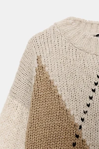 PULL EN MAILLE À LOSANGES