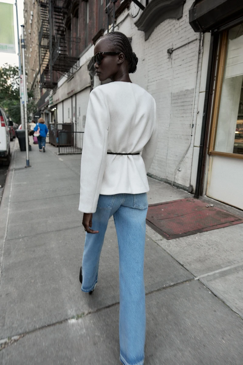 ROUND NECK BELTED BLAZER