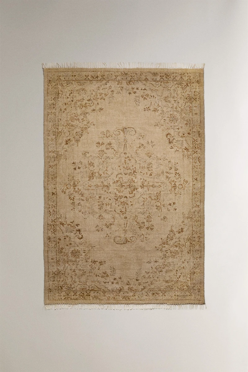 WOOL AREA RUG WITH A FLORAL PRINT