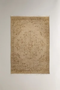 WOOL AREA RUG WITH A FLORAL PRINT