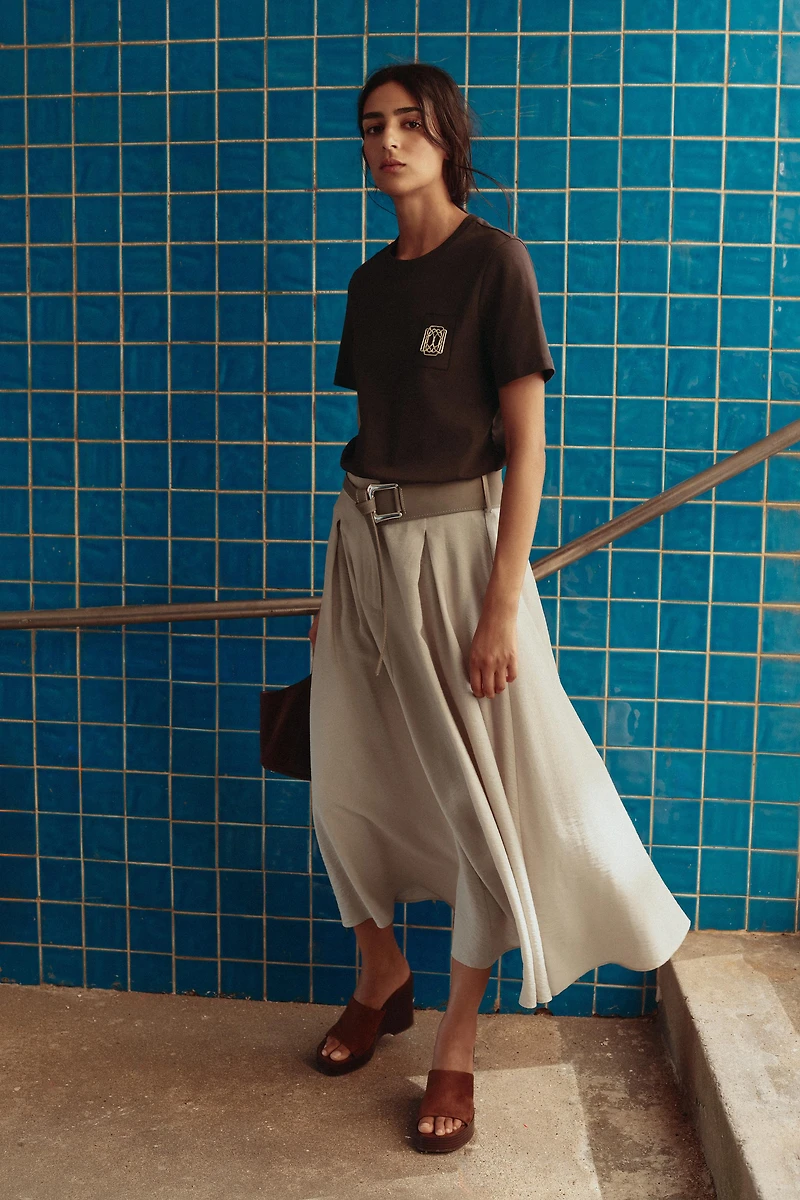 BROOCH T-SHIRT