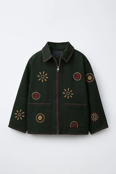 VESTE BRODERIES EN CONTRASTE