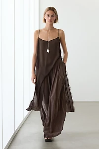 Total look flowing skort