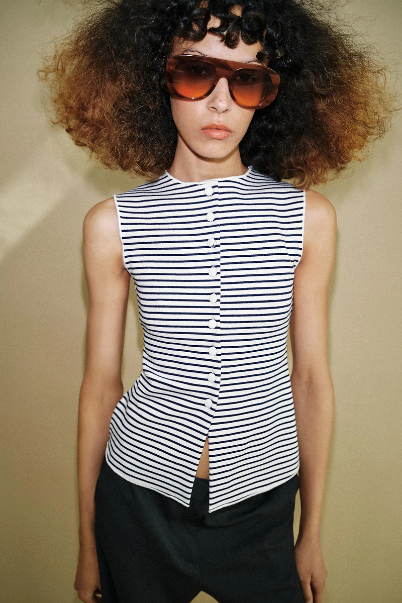 BUTTONED VEST TOP