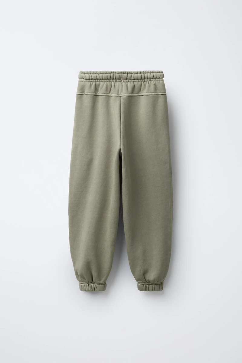 GARMENT DYE SWEATSHIRT AND JOGGER PANTS SET