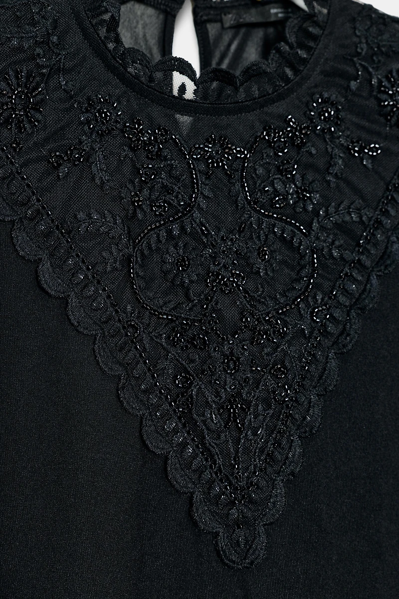 TOP BRODÉ MANCHES LONGUES