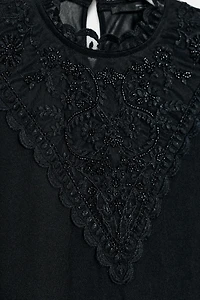 TOP BRODÉ MANCHES LONGUES