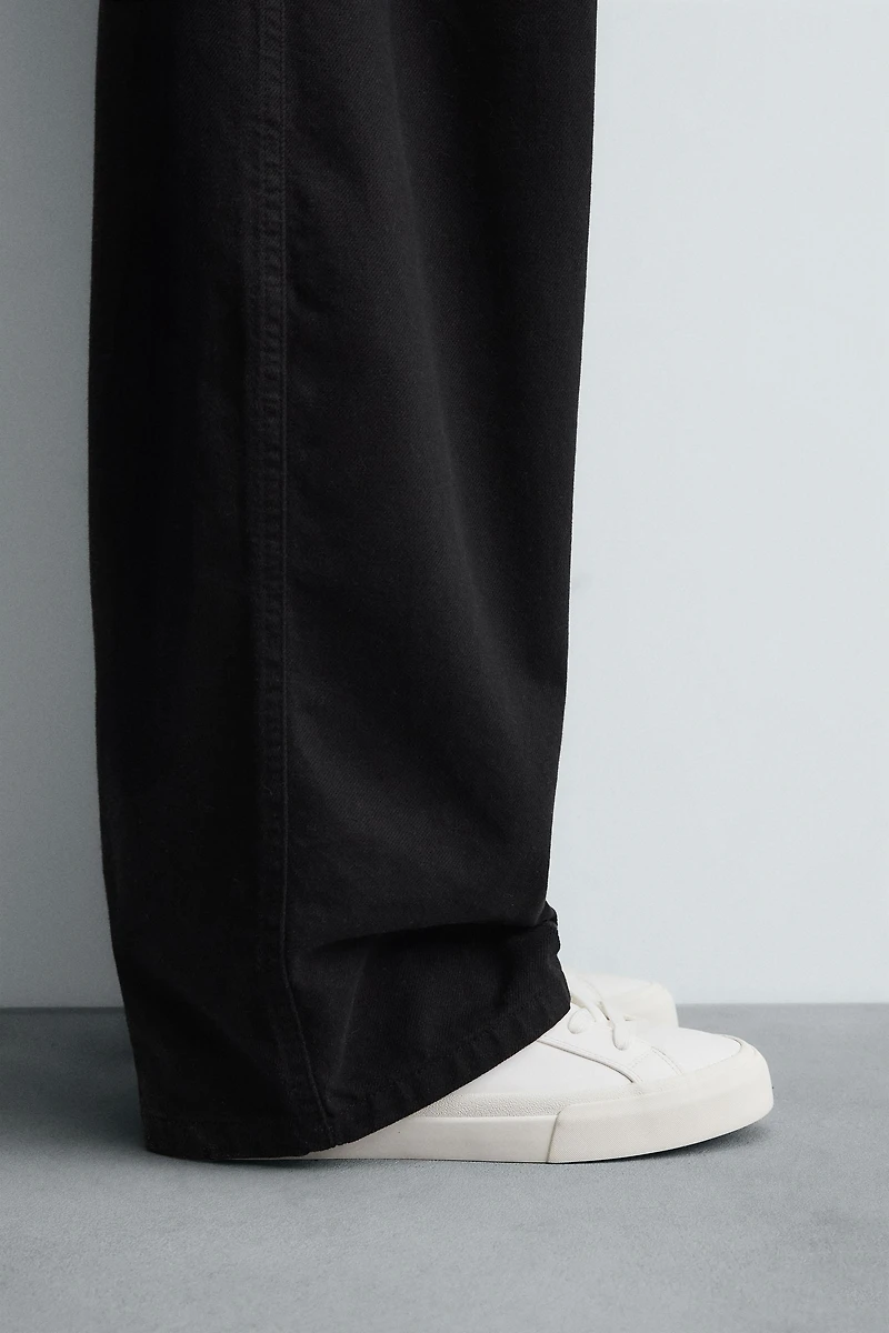 SNEAKERS WITH HEEL DETAIL