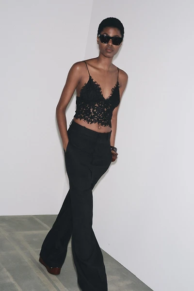 EMBROIDERED CROPPED TOP