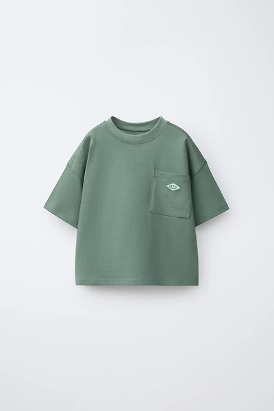 T-SHIRT POCHE ET PIÈCE