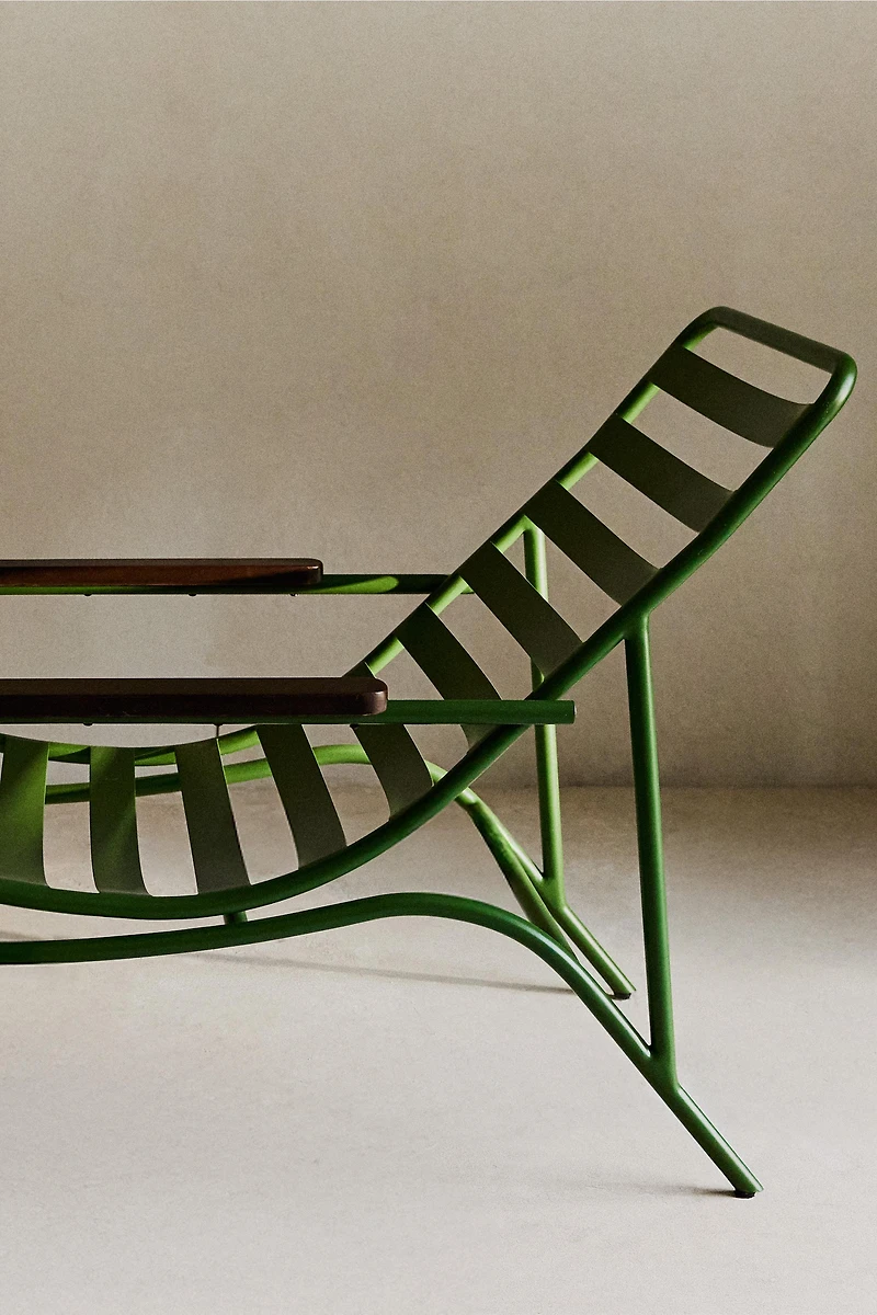METAL AND WOOD LOUNGER
