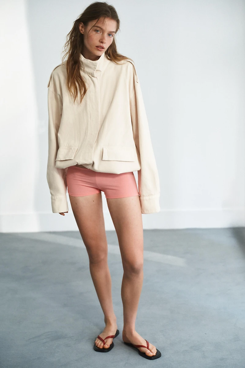 VESTE COL MONTANT
