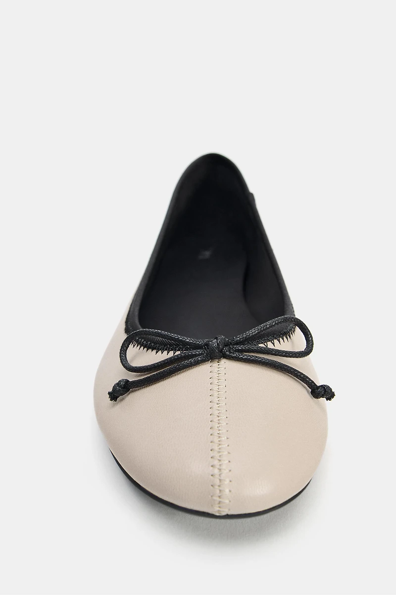 BALLERINES EN CUIR À CONTRASTE