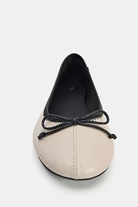 BALLERINES EN CUIR À CONTRASTE