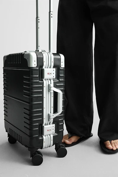 TRAVEL SUITCASE