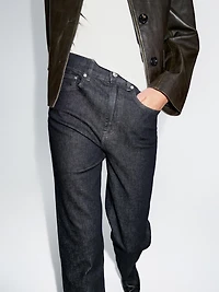 High-waist straight-leg comfort jeans