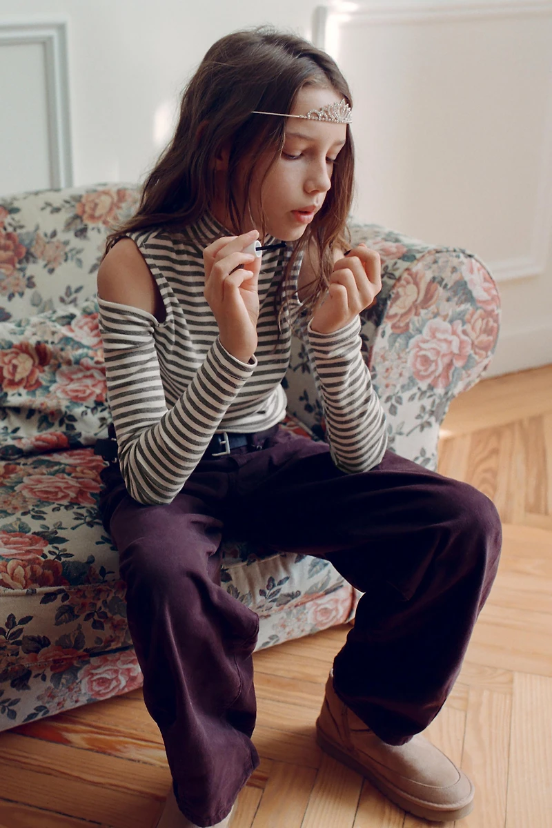 CUT-OUT TURTLENECK T-SHIRT