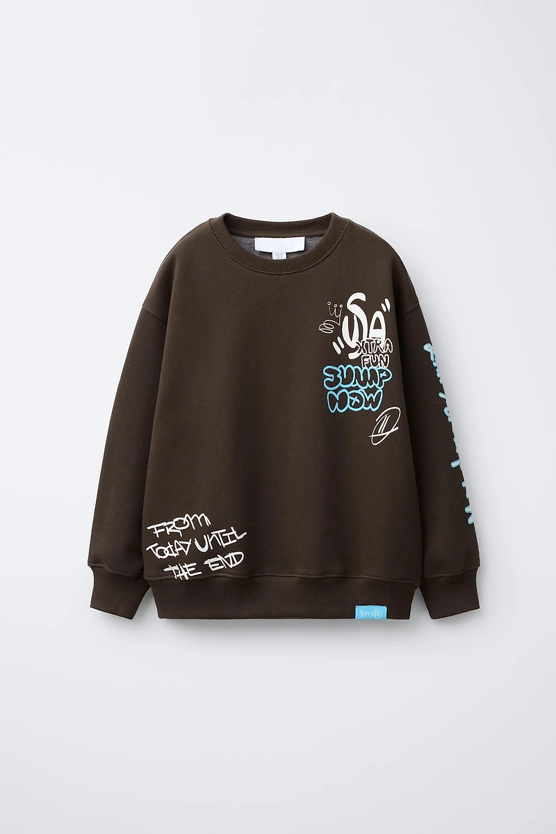 GRAFFITI LABEL SWEATSHIRT