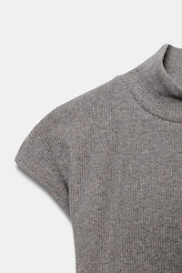 RIB MOCK NECK TOP