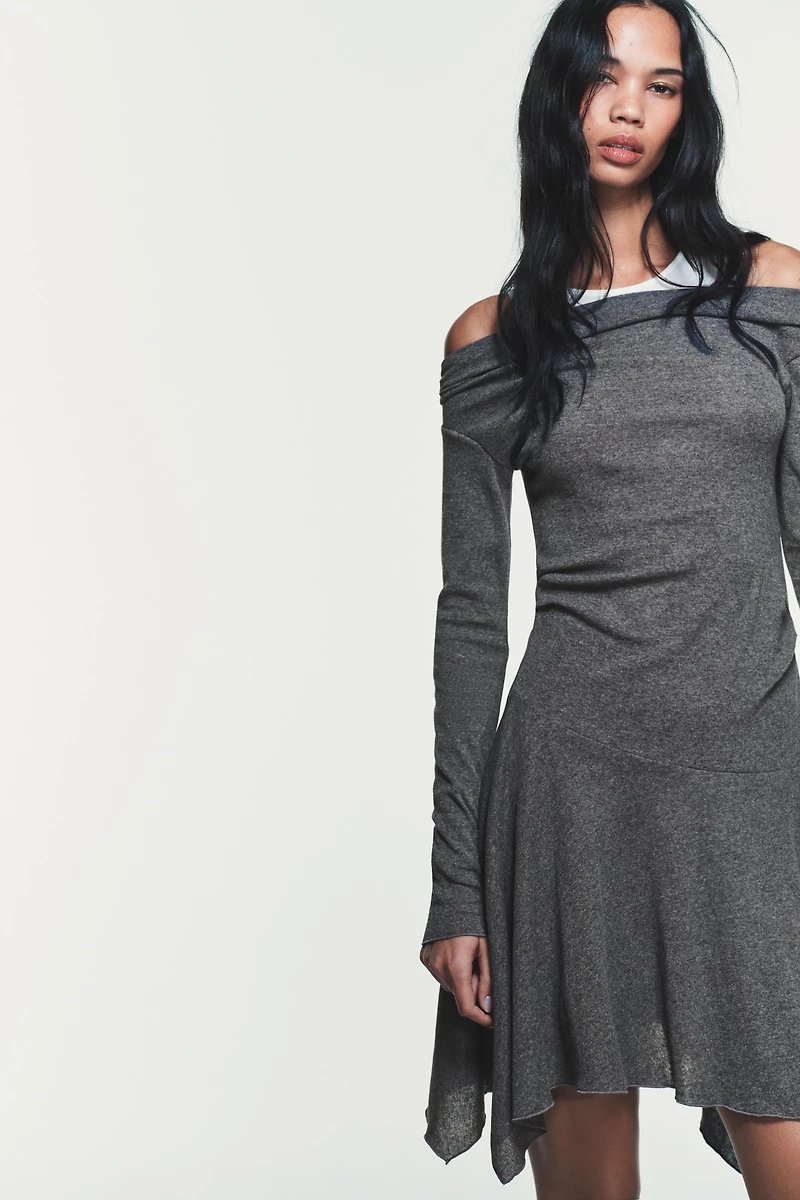 ROBE COURTE ASYMÉTRIQUE