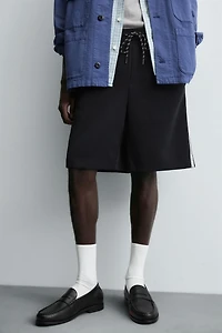 CONTRAST STRIPE SHORTS