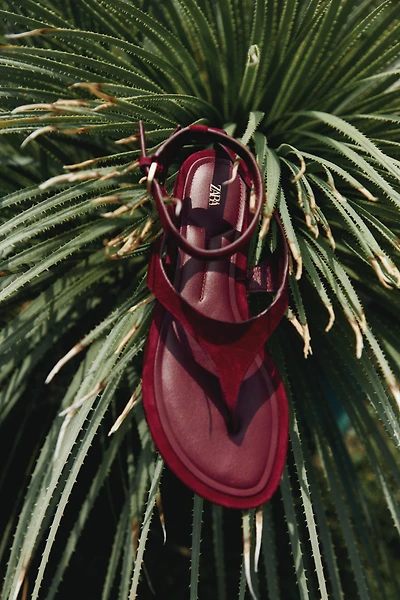 SPLIT LEATHER FLAT TOE LOOP SANDALS