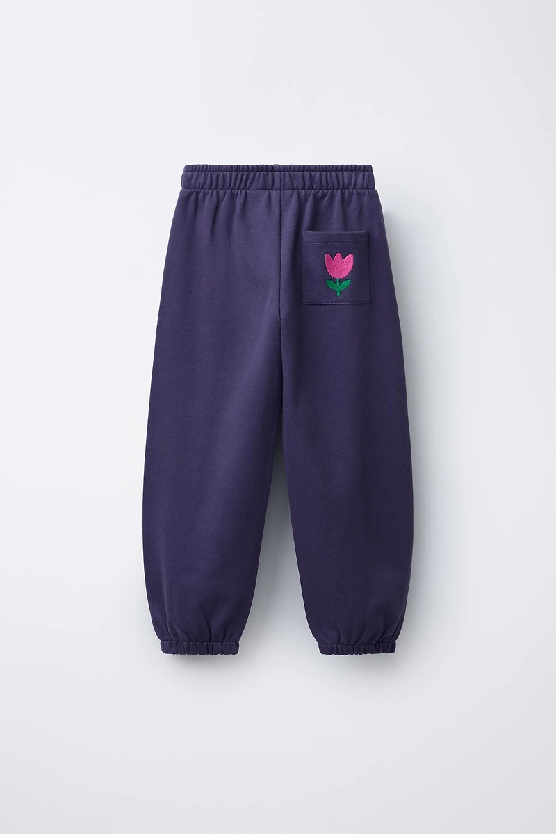 PANTALON DE JOGGING EN MOLLETON AVEC INSCRIPTION BRODÉE