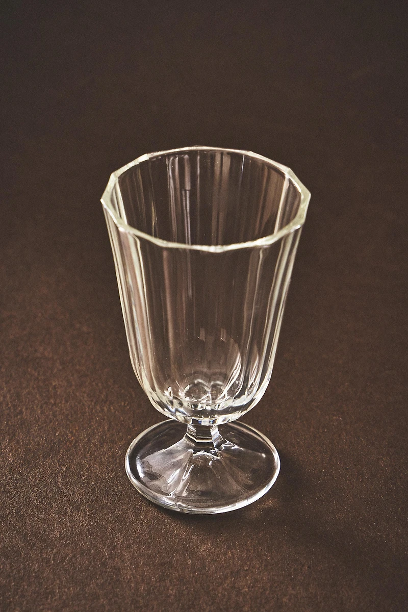 RAISED FACETED WINE GLASS