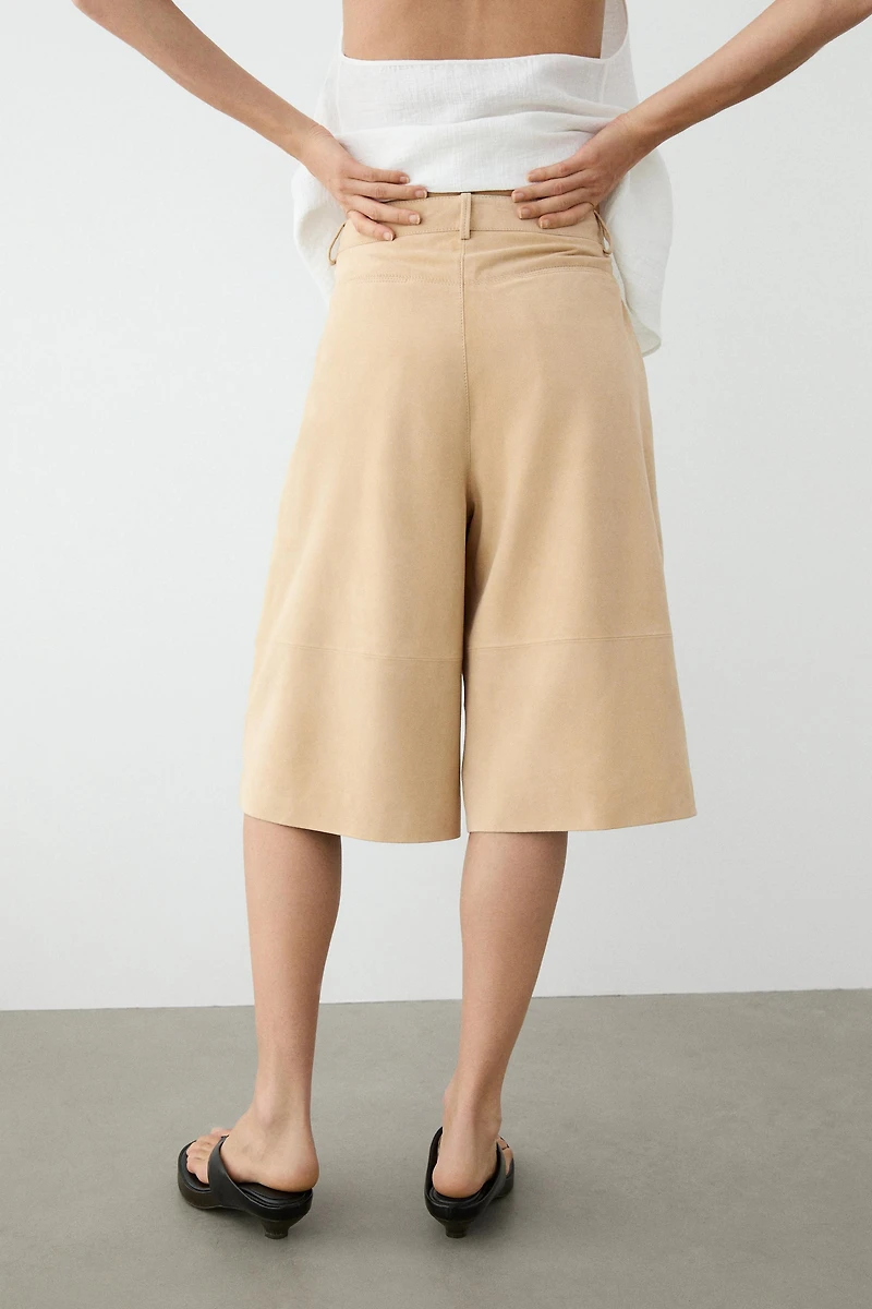 Long suede leather Bermuda shorts