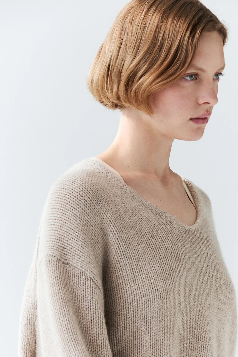 100% cashmere V-neck sweater