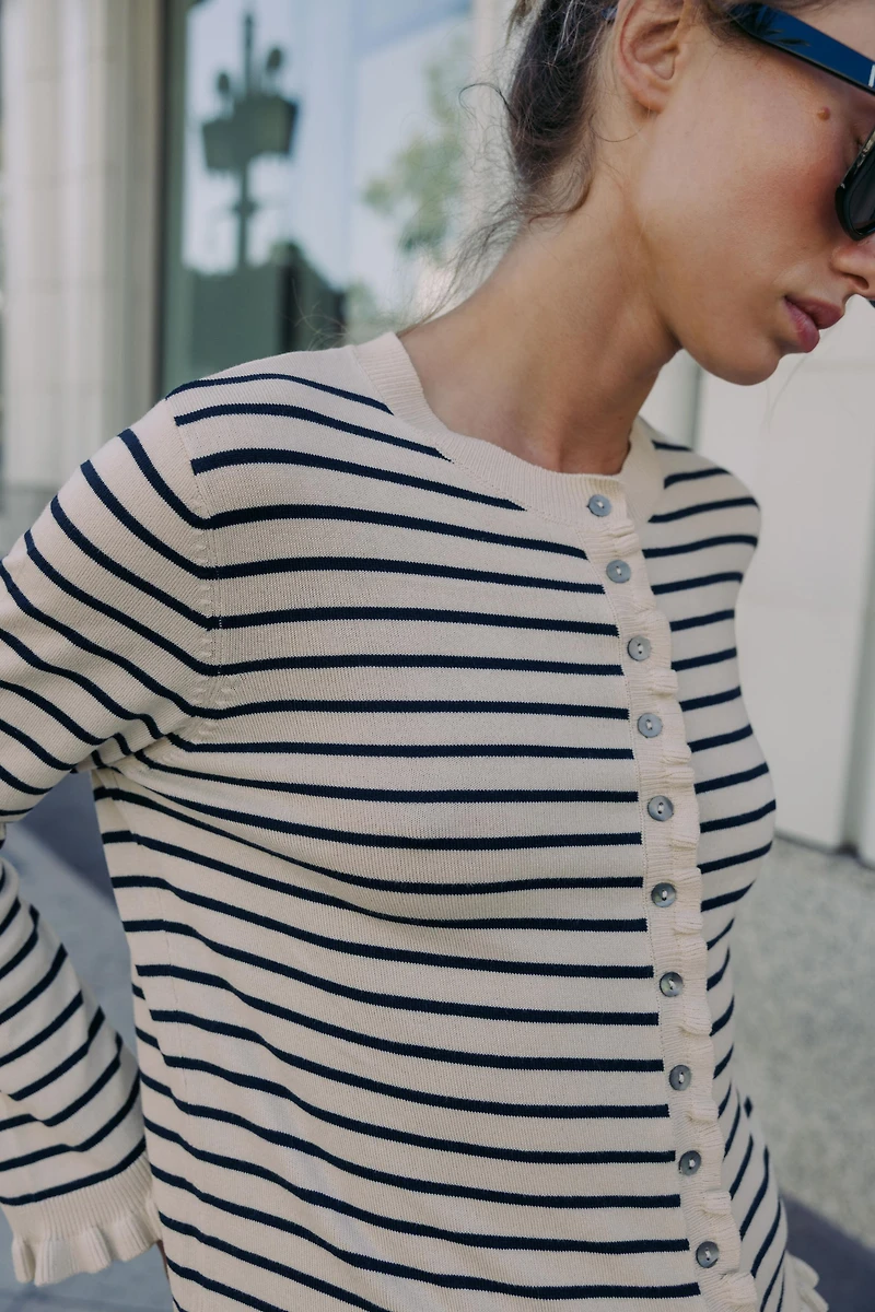 RUFFLED KNIT CARDIGAN