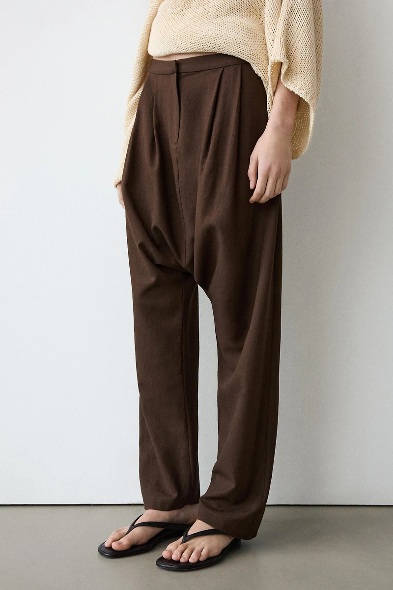 Baggy trousers with pleated details